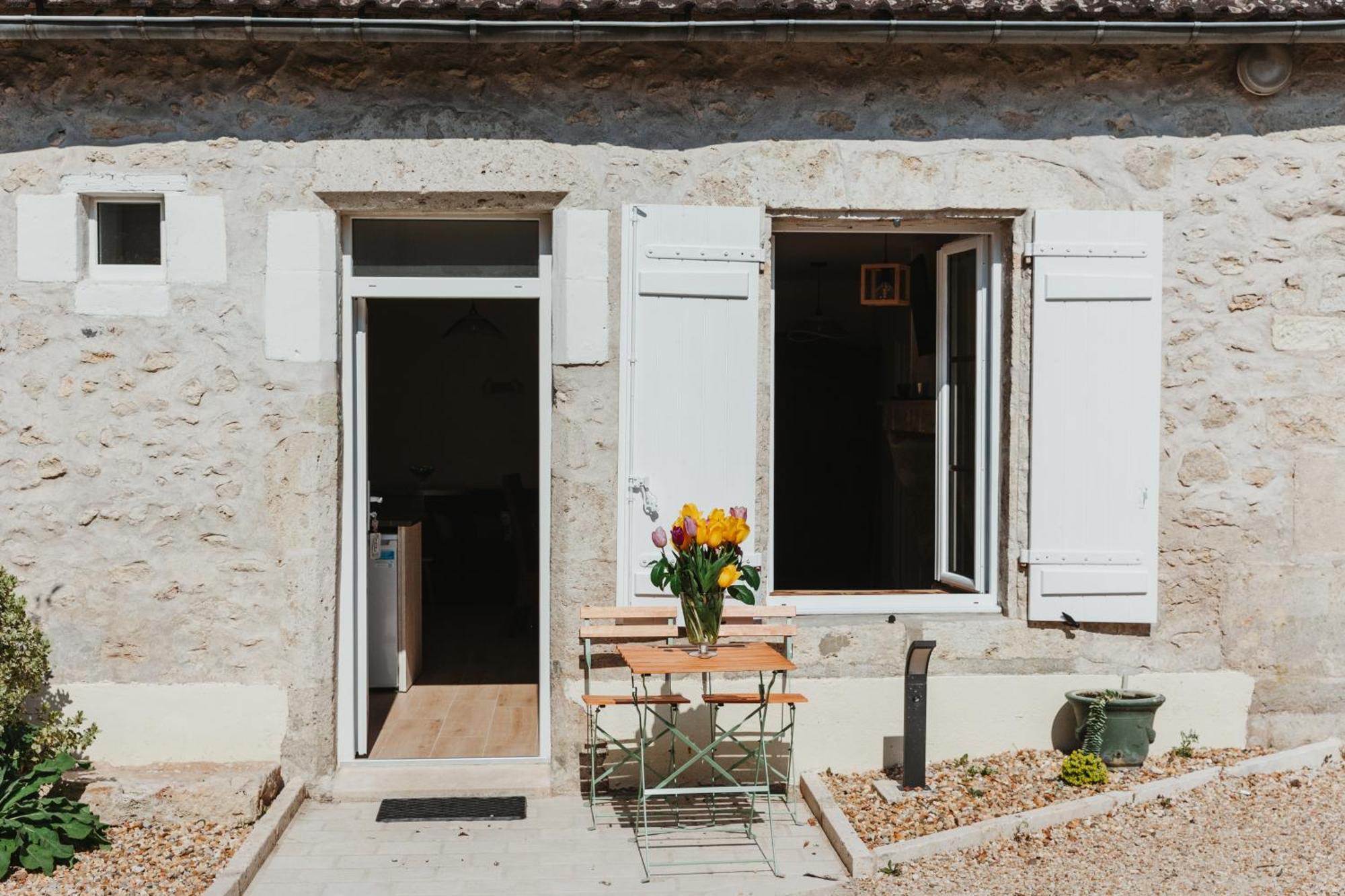 Logis Auberge Du Centre Chitenay Exterior foto
